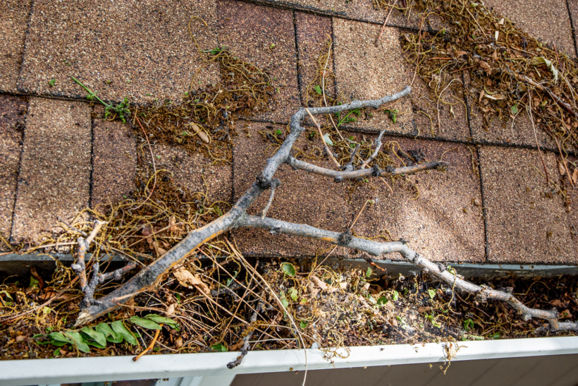5 Tips for Cleaning Dirty Gutters