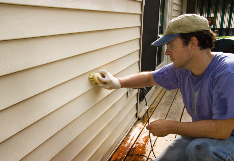 Top Tips for Cleaning a House’s Exterior Siding