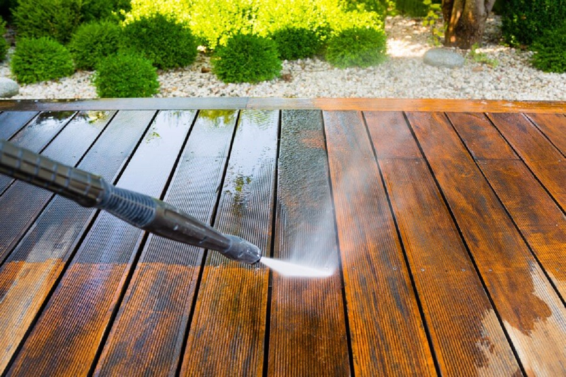 4 First-Rate Professional Deck Cleaners on the Market